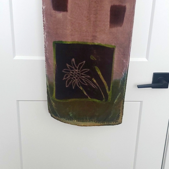 Elegant Multicolor Scarf with Bird Design - Picture 3 of 4